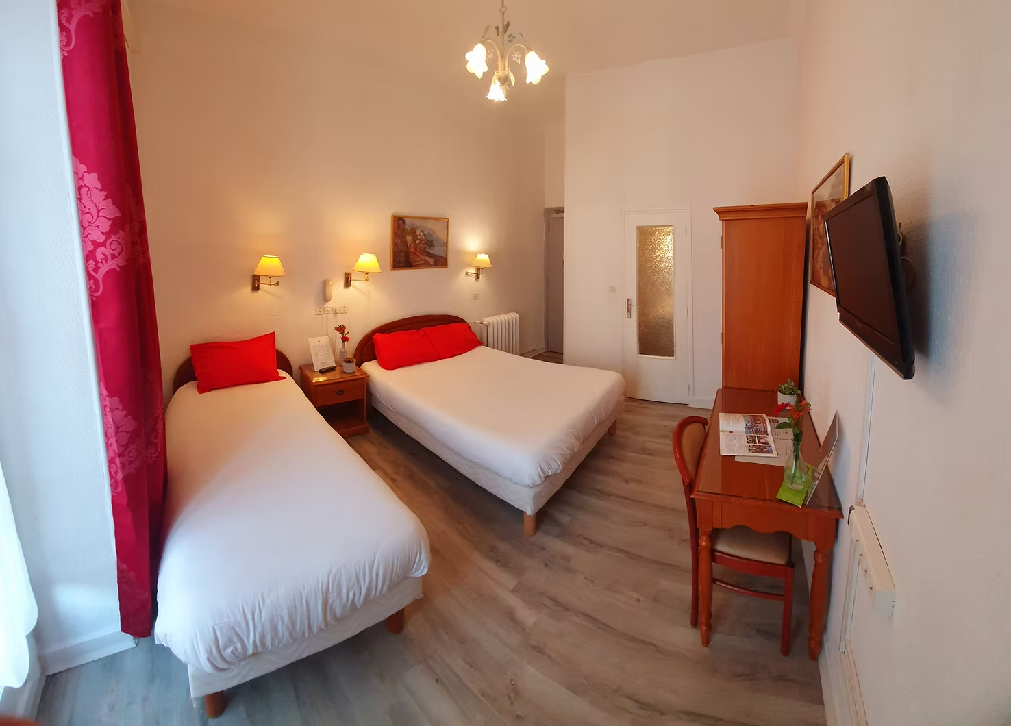 Chambre Twin avec deux lits jumeaux à l'Hôtel Louvia