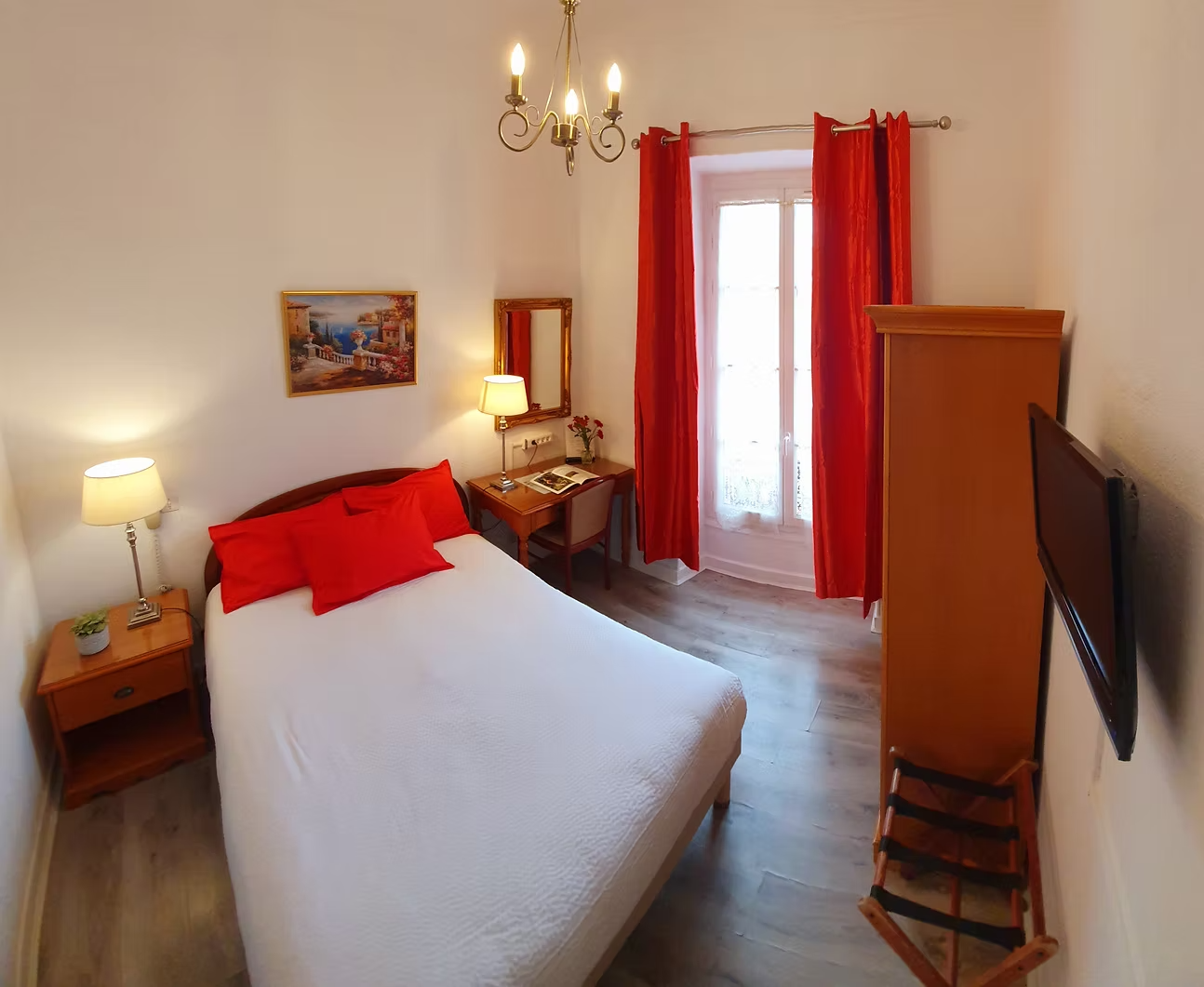 Chambre Double Standard rénovée à l'Hôtel Louvia Menton