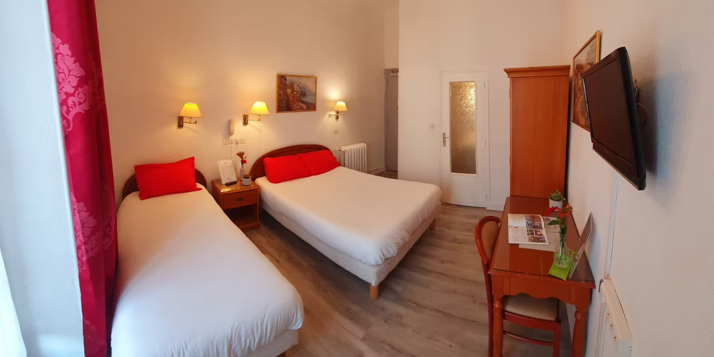 Chambre Twin avec deux lits jumeaux à l'Hôtel Louvia